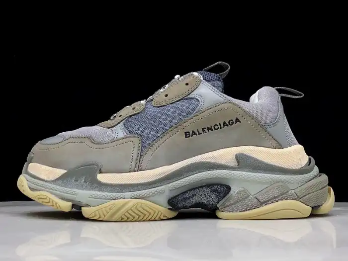 Bmlin BLCG Triple S Grey Beige 656686 W06G01 1022