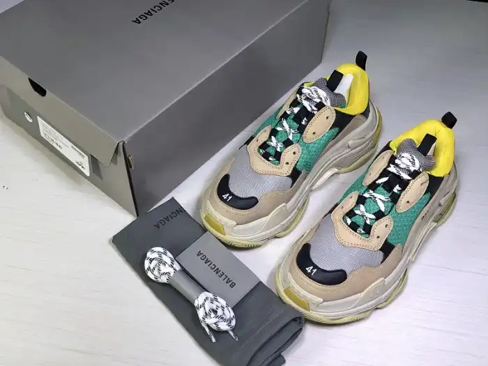 Rep LY BLCG Triple S Curry 516440 W09O2 7070