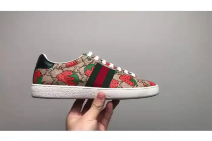 Reps LY GUCC ACE EMBROIDERED LOW-TOP SNEAKER 431920 DOPEO 9064