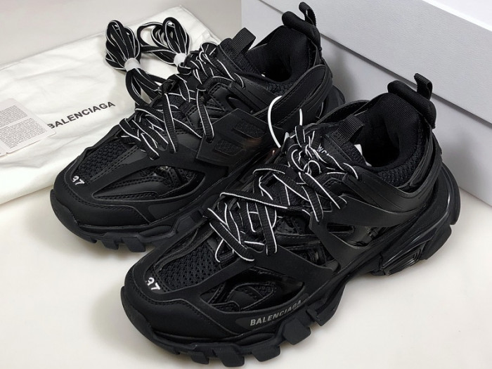 TB BLCG TRACK TRAINER 'TRIPLE BLACK' 542023 W1GB1 1000