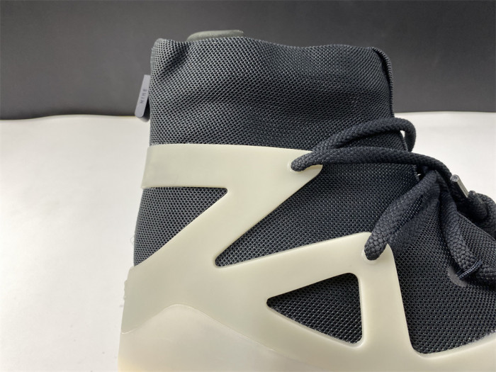 TB NIKE AIR FEAR OF GOD 1 STRING OFFNOIR AR4237-903