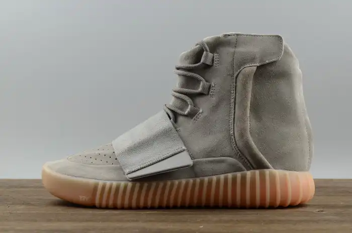 Bmlin Shoes ADIDAS YEEZY 750 BOOST LIGHT GREY GUM GLOW DARK BB1840