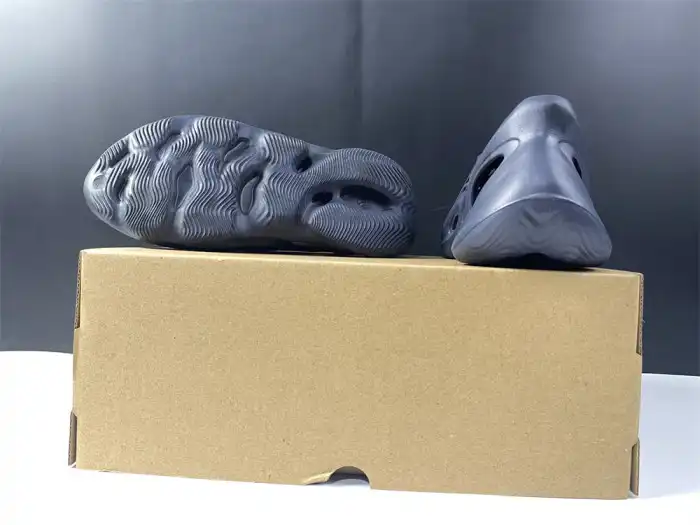 Rep LY Adidas Yeezy Foam RNNR Mineral Blue GV7903