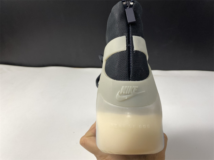 TB NIKE AIR FEAR OF GOD 1 STRING OFFNOIR AR4237-903