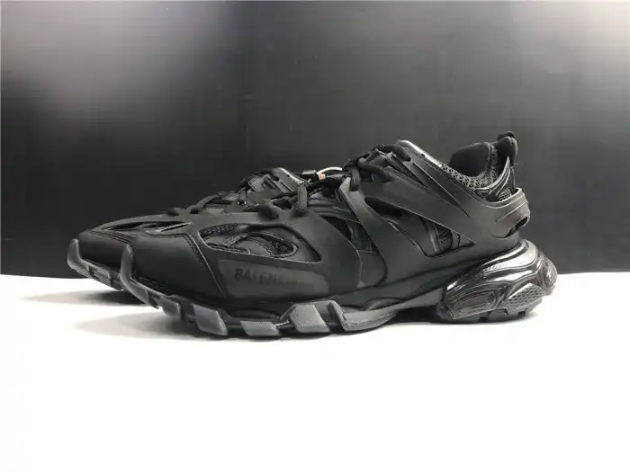 LY BLCG Track Sneaker 542023 W3GB1 7302