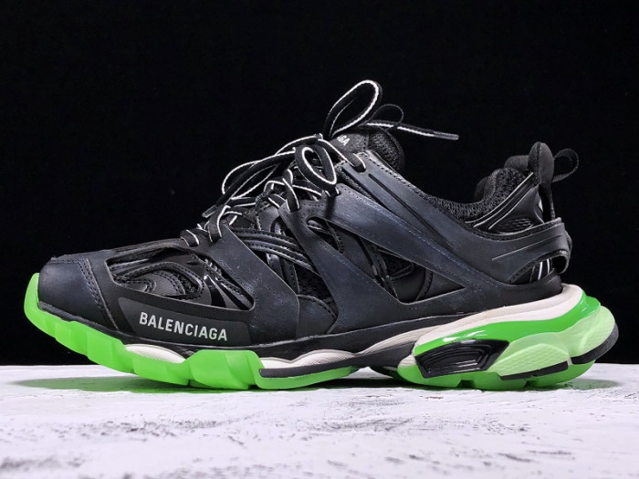 TB BLCG Track Black Glow-In-The-Dark 570391 W1GB1 1003