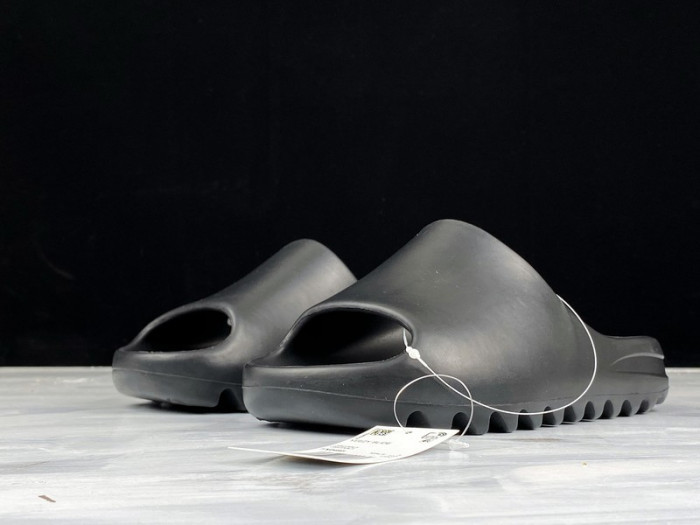 KICKWHO Adidas Yeezy Slide Black FX0495