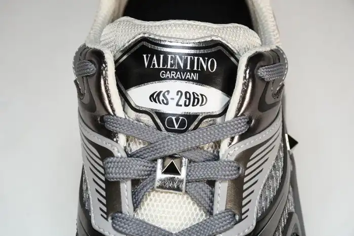 Bmlin Shoes Valentino Garavani MS-2960 Low-top Sneaker