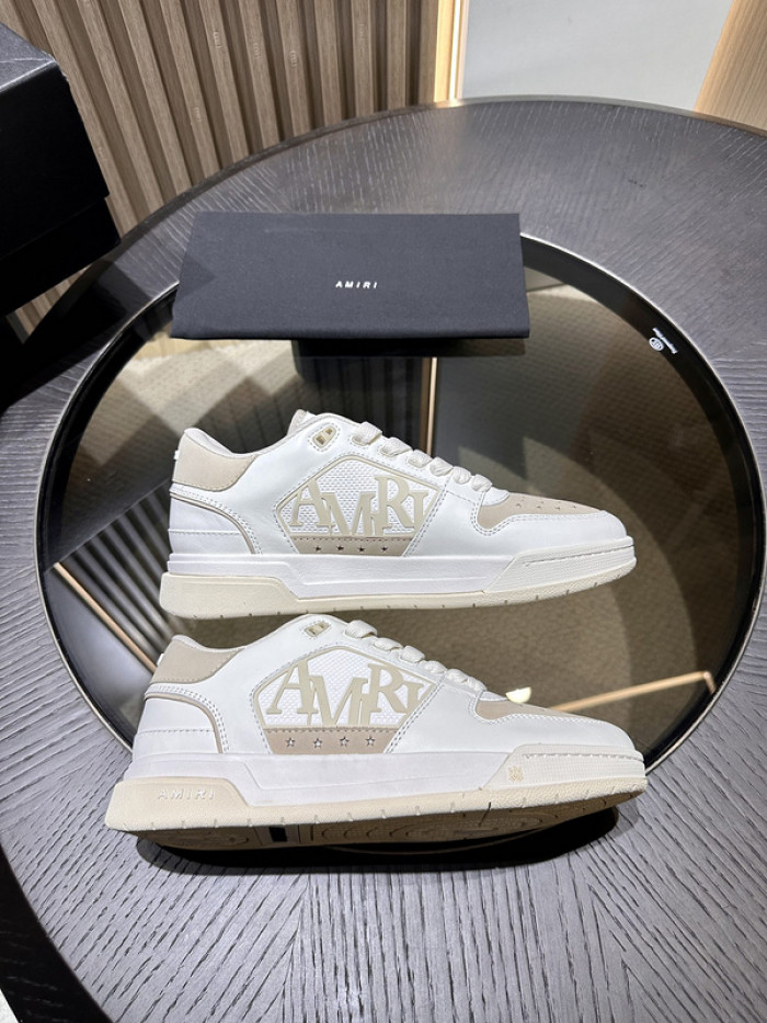 TB AR1M1 Low-Top Sneaker