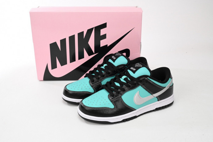 KICKWHO Nike Dunk SB Low Diamond Supply Co. "Tiffany" 304292-402