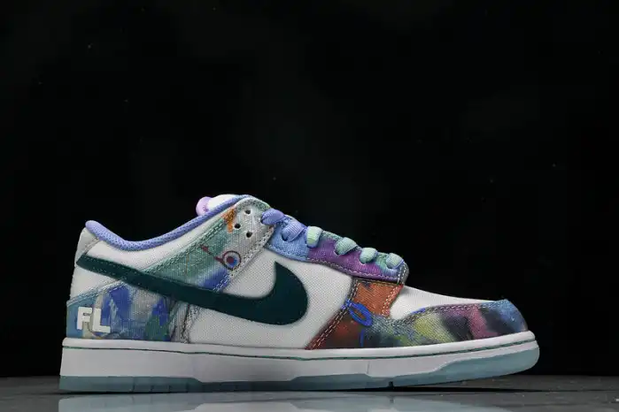 Reps LY Nike SB Dunk Low Futura Laboratories Bleached Aqua HF6061-400