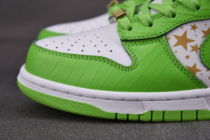 TB Nike SB Dunk Low Supre* Stars Mean Green (2021) DH3228-101