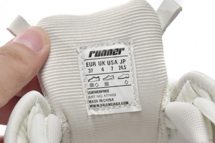 TB BLCG RUNNER SNEAKER 677402 23RC6 2516