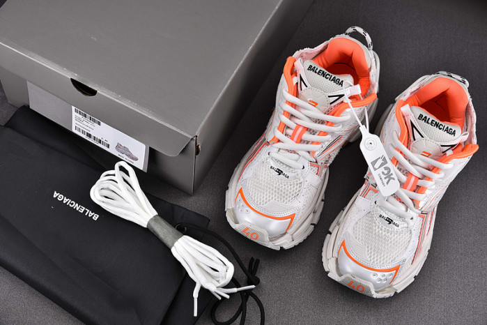 TB BLCG RUNNER SNEAKER 677403 W1RB2 2115