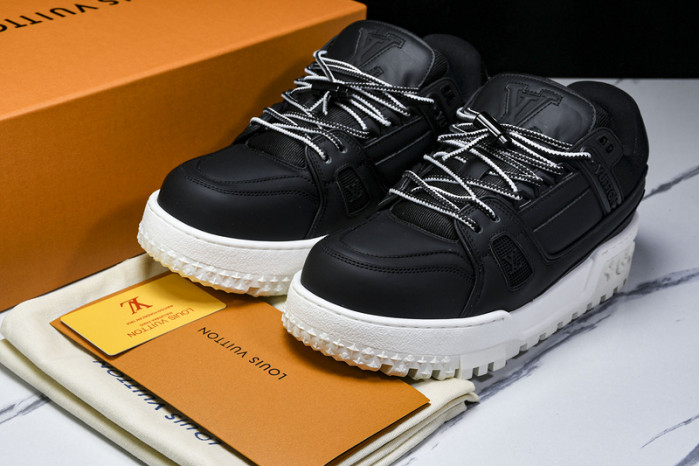 TB LV ARCH LIGHT SNEAKER 24111511