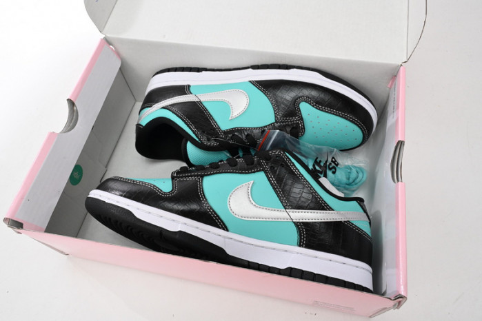 KICKWHO Nike Dunk SB Low Diamond Supply Co. "Tiffany" 304292-402