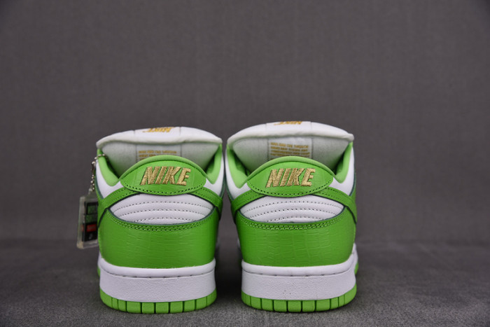 TB Nike SB Dunk Low Supre* Stars Mean Green (2021) DH3228-101