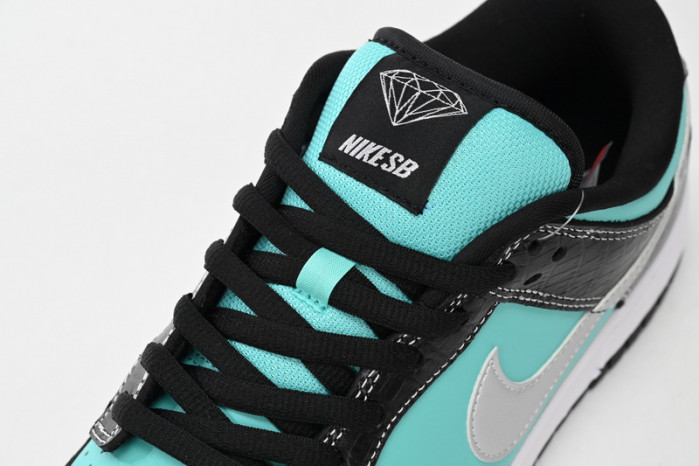 KICKWHO Nike Dunk SB Low Diamond Supply Co. "Tiffany" 304292-402