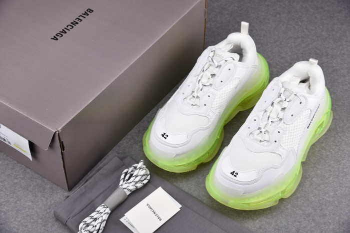 TB BLCG TRIPLE S SNEAKER 541624 W2FR1 9073