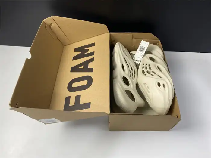 Rep LY Adidas Yeezy Foam RNNR Sand FY4567