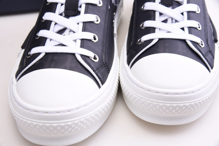 TB DR B23 Low Top Oblique Sneaker Black & White