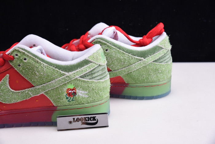 KICKWHO Nike SB Dunk Low Strawberry Cough CW7093-601