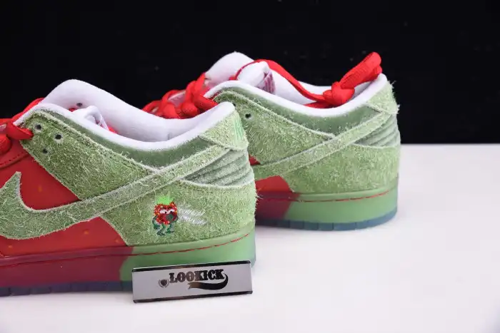 Cheap LY Nike SB Dunk Low Strawberry Cough CW7093-601