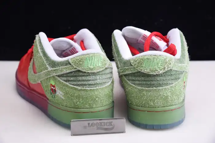 Bmlin Nike SB Dunk Low Strawberry Cough CW7093-601