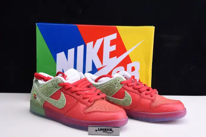 Bmlin Nike SB Dunk Low Strawberry Cough CW7093-601