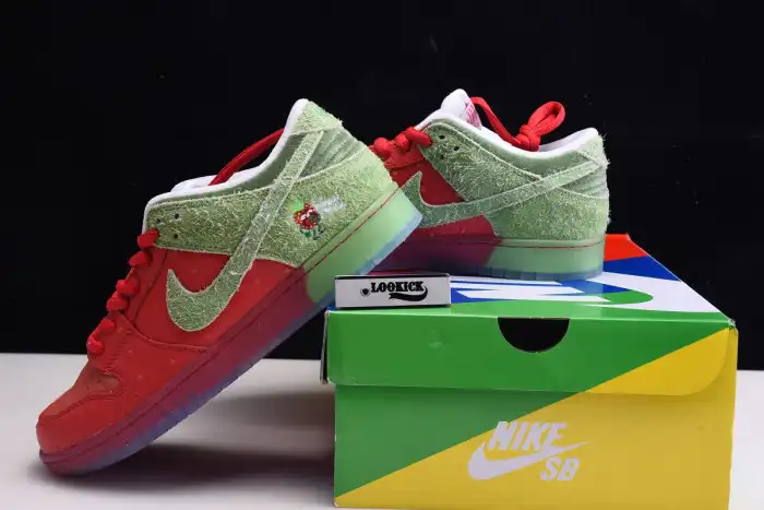 Affordable Nike SB Dunk Low Strawberry Cough CW7093-601