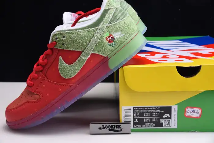 Bmlin Nike SB Dunk Low Strawberry Cough CW7093-601