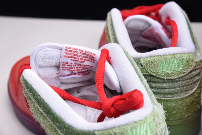 KICKWHO Nike SB Dunk Low Strawberry Cough CW7093-601