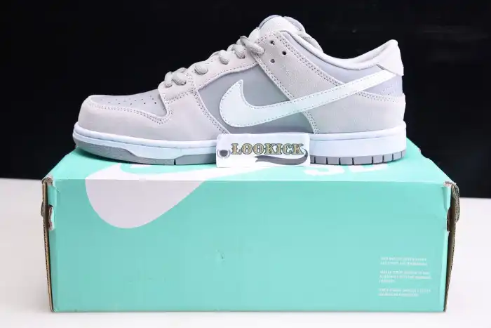 Rep LY Nike SB Dunk Low Summit White Wolf Grey AR0778-110