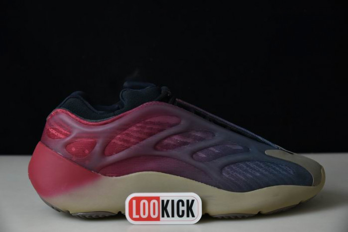 TB Adidas Yeezy 700 V3 Fade Carbon GW1814