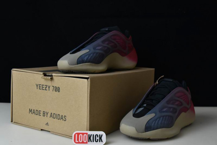 TB Adidas Yeezy 700 V3 Fade Carbon GW1814