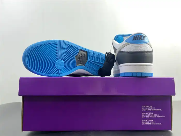 Rep Husky NIKE SB DUNK LOW LASER BLUE BQ6817-101