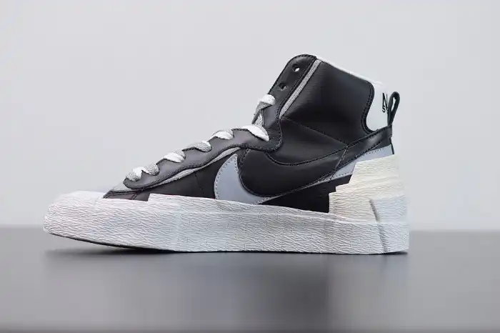 Husky SACAI X NIKE BLAZER MID BLACK GREY BV0072-002