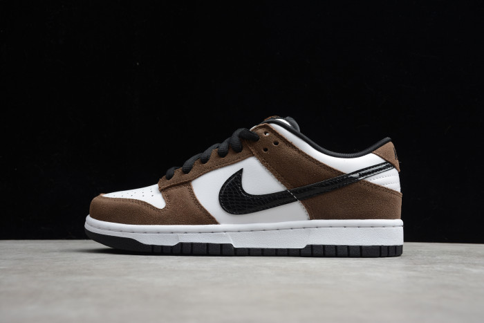 KICKWHO NIKE SB DUNK LOW WHITE BLACK TRAIL END BROWN 304292-102