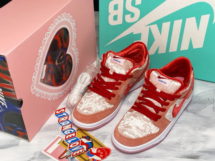 KICKWHO Nike SB Dunk Low StrangeLove Skateboards CT2552-800