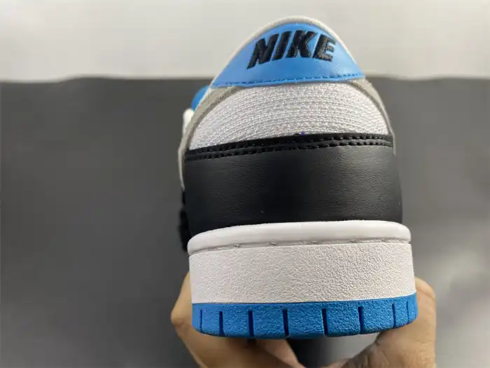 Rep Husky NIKE SB DUNK LOW LASER BLUE BQ6817-101