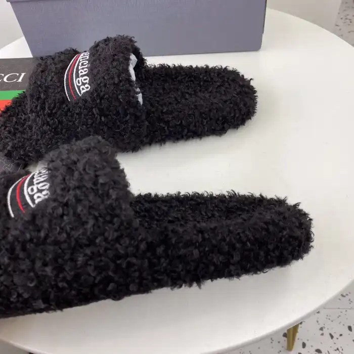 Cheap LY BLCG SLIPPERS