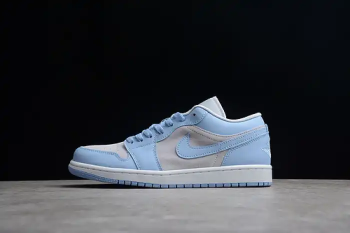 Jordan 1 Low University Blue (W) DC0774-050