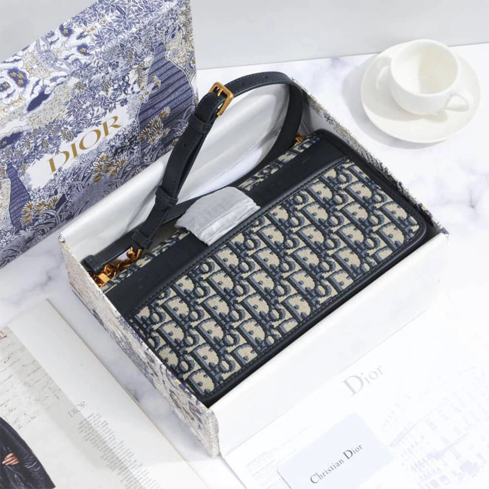 30 MONTAIGNE CHAIN BAG ModernLook 2390