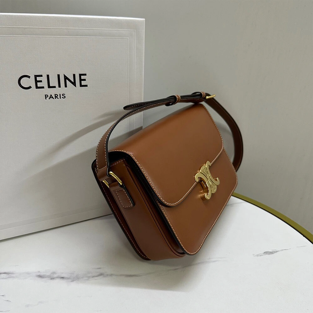 Trendsetting CELINE CLASSIQUE TRIOMPHE BAG in shiny calfskin(HIGH-END GRADE) 2515