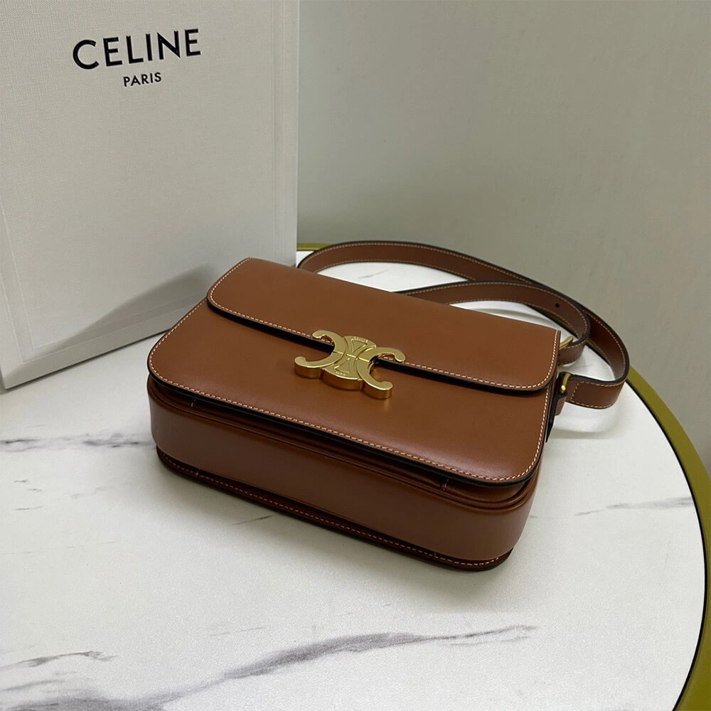 Trendsetting CELINE CLASSIQUE TRIOMPHE BAG in shiny calfskin(HIGH-END GRADE) 2515