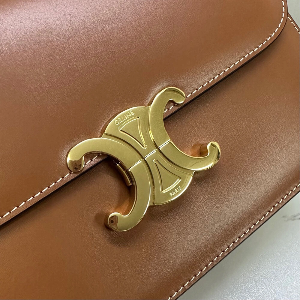 Trendsetting CELINE CLASSIQUE TRIOMPHE BAG in shiny calfskin(HIGH-END GRADE) 2515