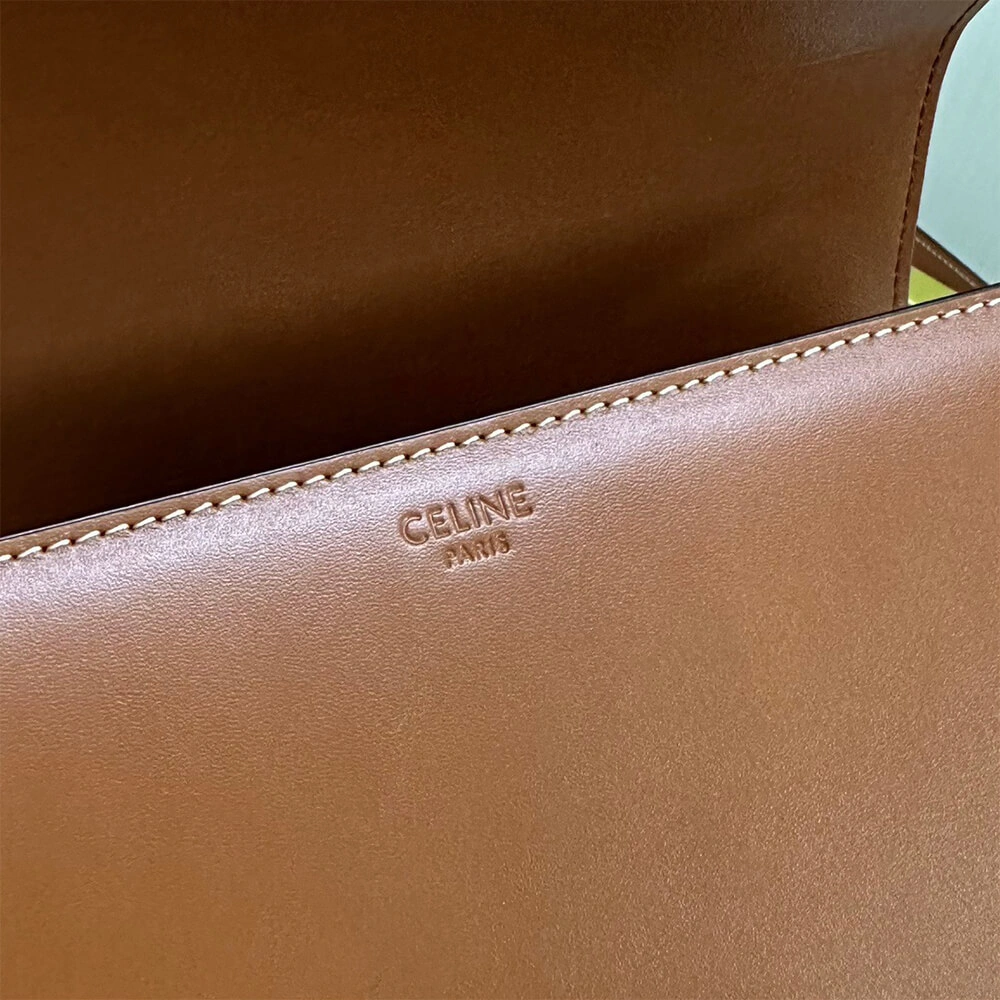 Trendsetting CELINE CLASSIQUE TRIOMPHE BAG in shiny calfskin(HIGH-END GRADE) 2515