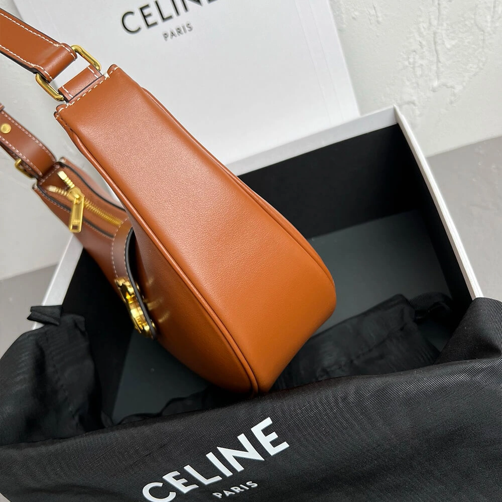 OnTrend CELINE MEDIUM AVA TRIOMPHE BAG in Smooth Calfskin 2551