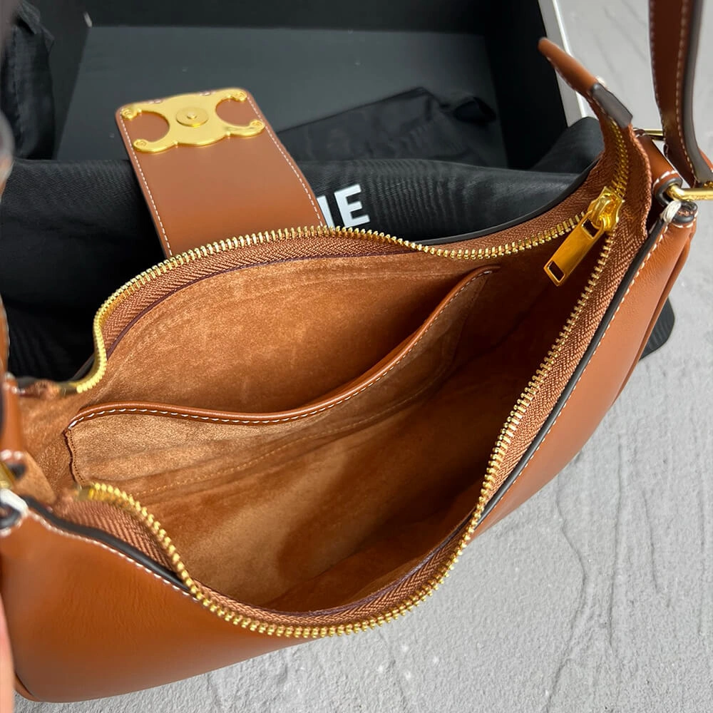 OnTrend CELINE MEDIUM AVA TRIOMPHE BAG in Smooth Calfskin 2551