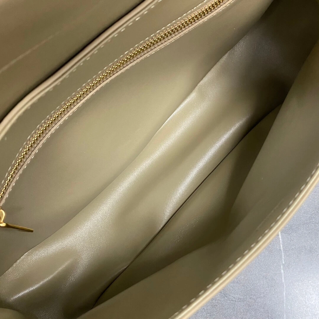 CELINE Medium POLLY bag in soft calfskin GoAnywhere 2566